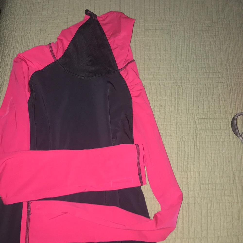Long sleeve exercises shirt